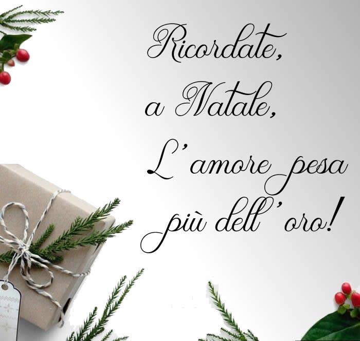 Immagine a sfondo chiaro con decorazioni natalizie tradizionali e un bel messaggio sul vero significato del Natale