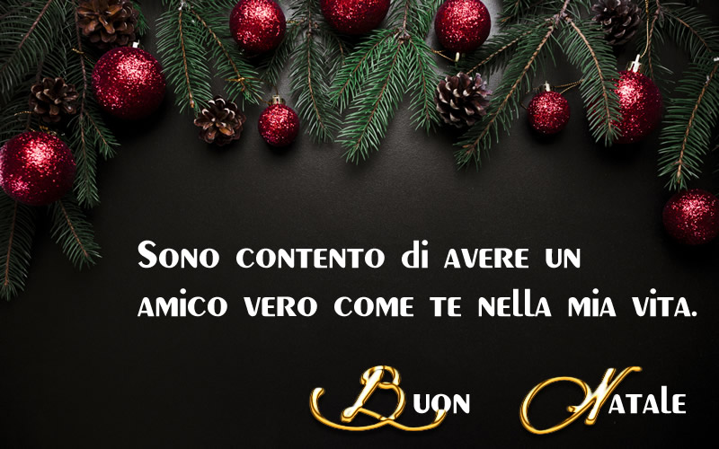 Immagine a sfondo verde con messaggio di buone feste: Buon Natale amico mio!