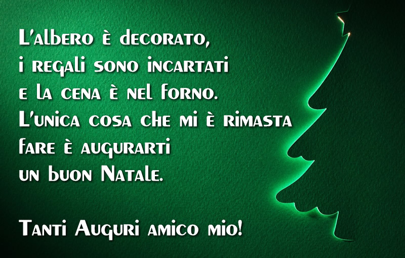 Immagine dallo sfondo scuro con eleganti decorazioni con palline natalizie e rami di abete con messaggio d'amicizia per le feste di fine d'anno: Buon Natale amico mio!